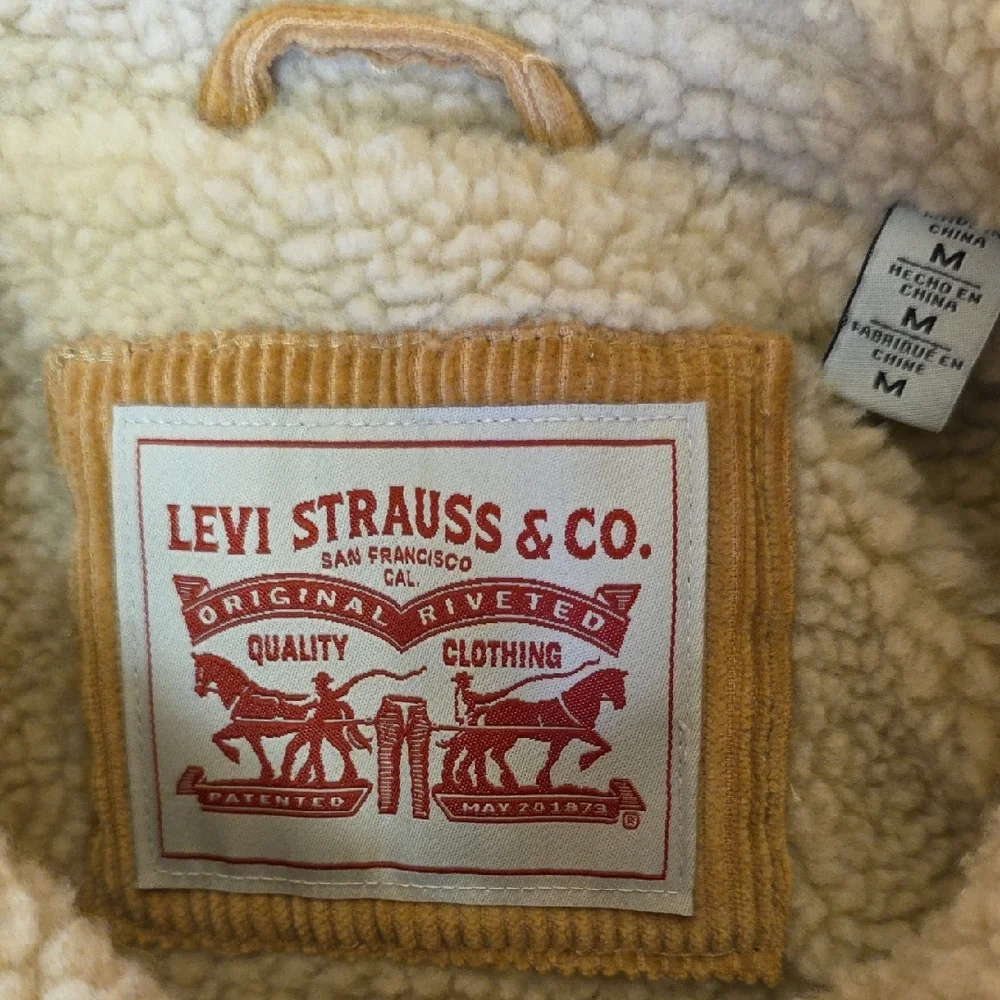 Levi's Sherpa Lined Corduroy Utility Trucker Jacket Tan Size Medium Mens NEW